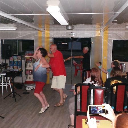 Camping De Kerurus Plouneour-Trez Ngoại thất bức ảnh